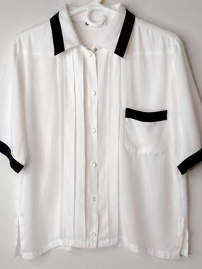 CHAGALL Women’s White Black Contrast Short Sleeve Button Blouse 22” PTP